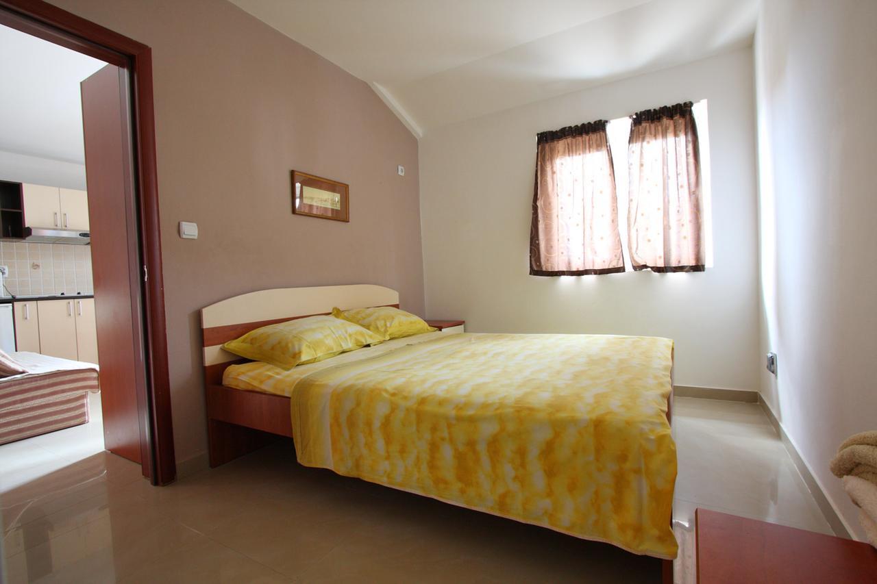 Apartmani Irena Petrovac Bagian luar foto